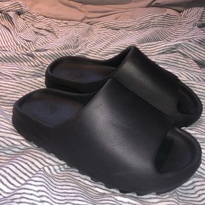 yeezy slides onyx